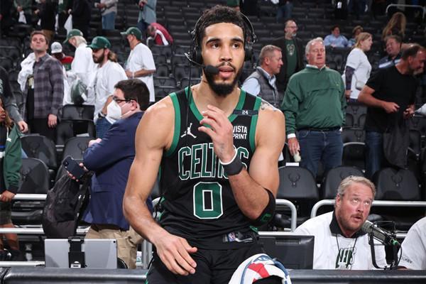 恩比德：最近手指一直有点小毛病，但情况正在不断好转（恩比德谈伤情：手指近期有些小问题，正逐步好转）