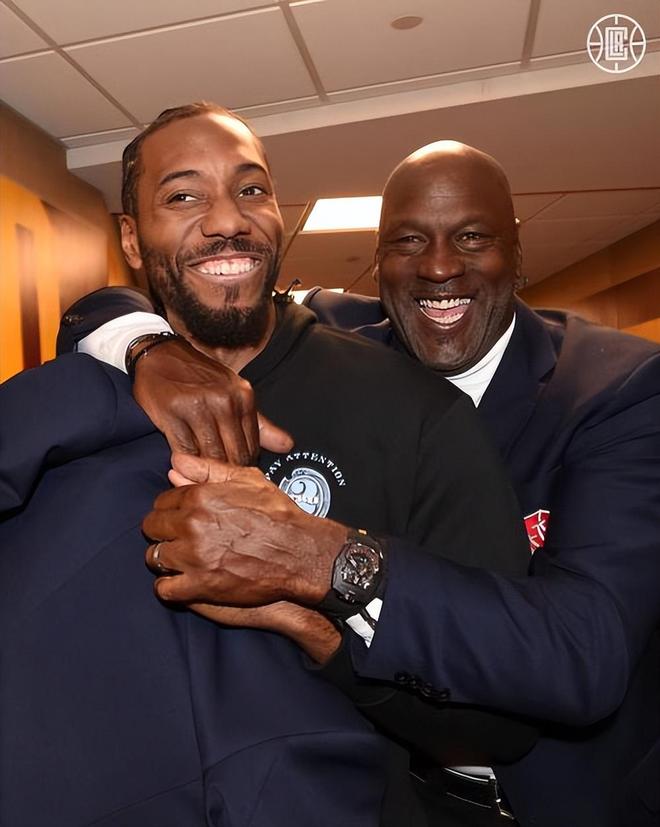 杜兰特篮下补篮，逆转比赛（杜兰特补篮扭转战局）