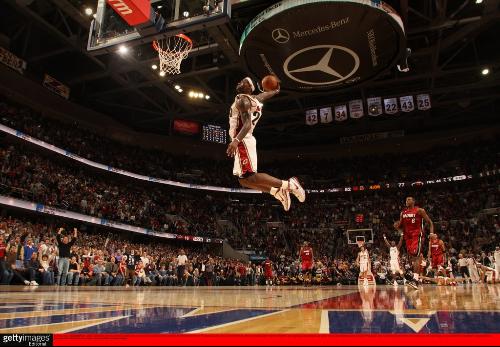 布伦森半场26分＆唐斯准两双，尼克斯17分领先猛龙（布伦森半场砍26分，唐斯准两双，尼克斯领先猛龙17分）