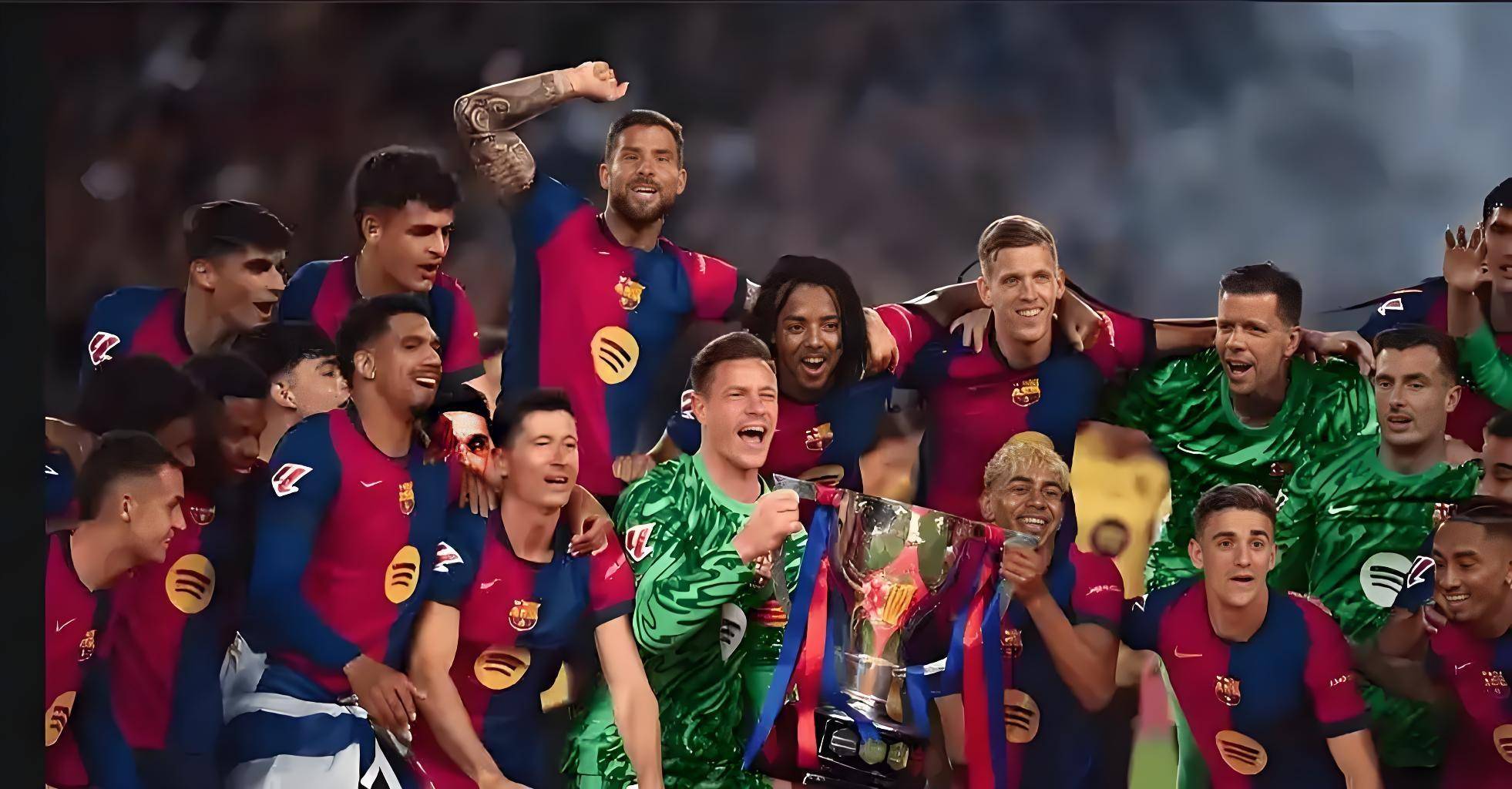 ⚽️2025年度中超最佳评选他来啦！鏖战一年，十...（2025中超年度最佳评选正式开启：鏖战一年，荣誉归位）