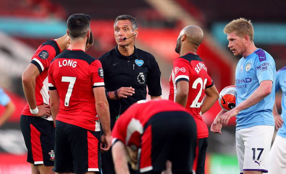 2025中足联颁奖会：河南队主帅拉莫斯当选中超最佳教练（中足联2025年度颁奖：河南主帅拉莫斯荣膺中超年度最佳教练）