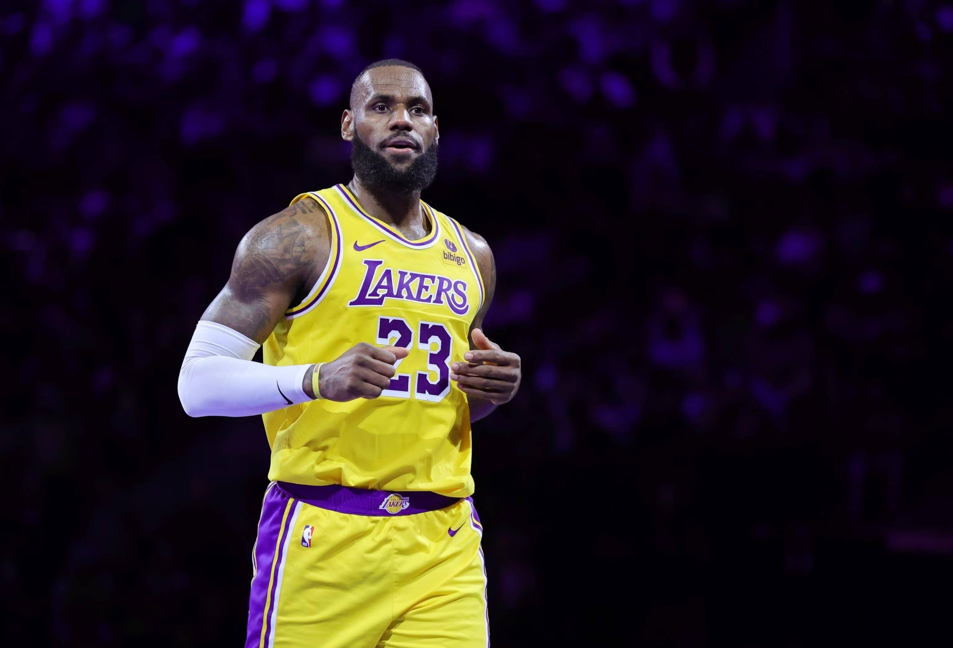 布里兰魔鬼主场迎战江原FC，1分差距定出线生死局（布里兰坐镇魔鬼主场迎战江原FC，1分之差定出线生死战）