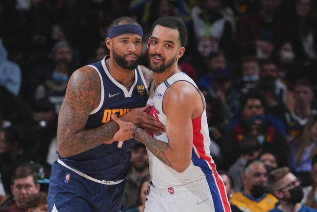 谭龙效力亚泰8年陪球队降级又冲超，如今再次跟随球队降级（谭龙八年亚泰生涯，历经降级与冲超，如今再度随队降级）