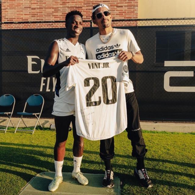 下次见面叫您教练先生？伊涅斯塔：希望如此，听起来让人兴奋（伊涅斯塔：期待下次被叫“教练”，想想就让人兴奋）