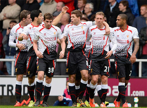 塞萨尔：齐沃为什么要换下博尼和泽林斯基？他俩明明表现最好（塞萨尔质疑齐沃换人：为何撤下博尼和泽林斯基？他们明明状态最佳）