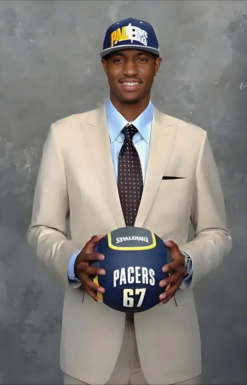 18岁“杜锋接班人”惊艳表现，广东男篮迎来新‘锋线大脑’（18岁杜锋接班人闪耀全场，广东男篮迎来锋线新大脑）